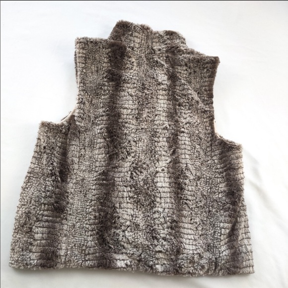 Saks Fifth Avenue 5/48 Faux Fur Vest - Picture 4 of 5